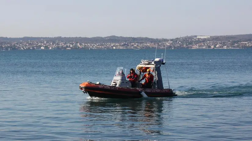 Personale dei Vigili del Fuoco nella precedente esercitazione a Sirmione (2017) - © www.giornaledibrescia.it