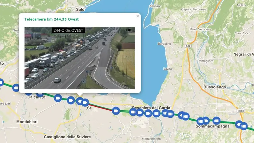 Lunghe code in prossimità di San Martino della Battaglia, teatro del tamponamento a catena - Immagine tratta dalle webcam della società concessionaria Brescia-Padova