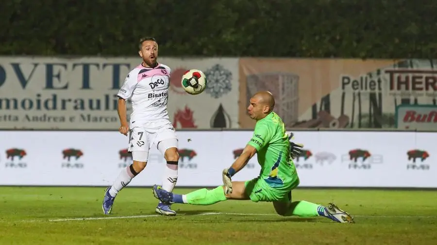 Il portiere Liverani tra i migliori nonostante i tre gol subiti - © www.giornaledibrescia.it