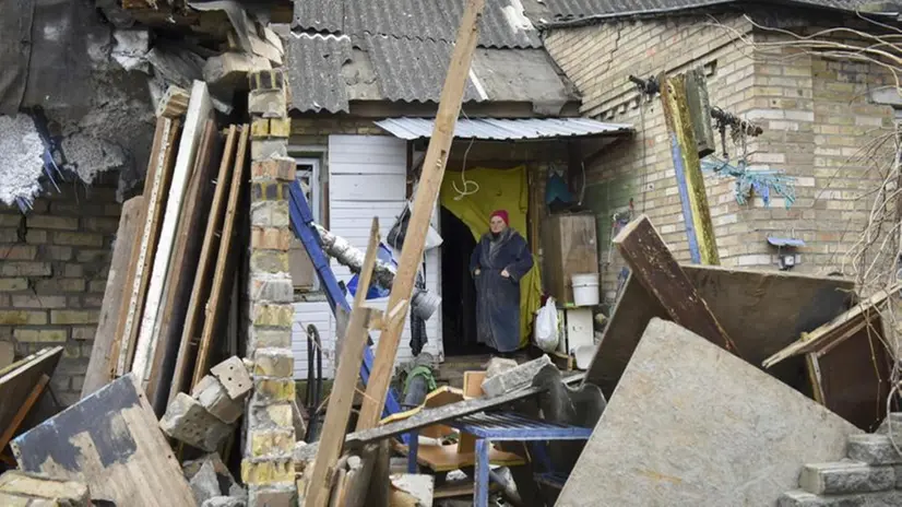 Una donna nella sua casa in Ucraina - Foto Epa © www.giornaledibrescia.it