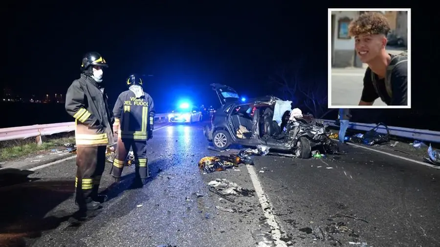 I resti della vettura distrutta dopo lo schianto di Rezzato. Nel riquadro Salah Natiq, il 22enne che era al volante - Foto Gabriele Strada /Neg © www.giornaledibrescia.it
