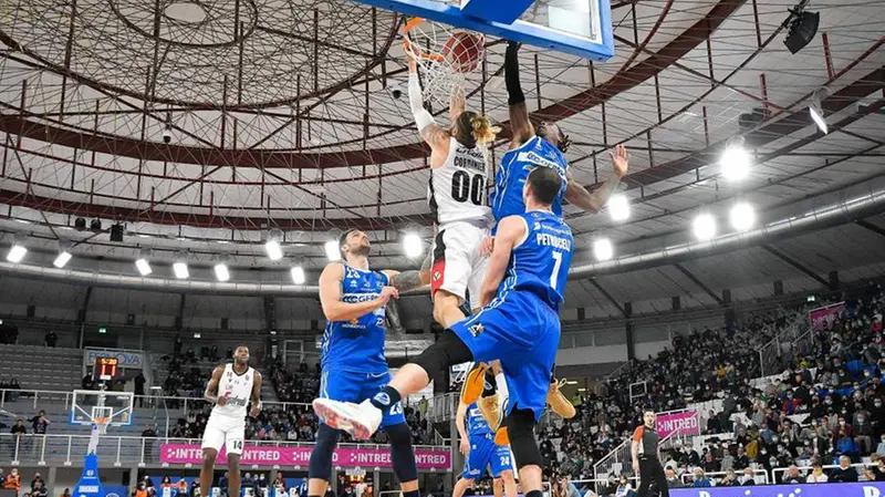 Un'immagine del match tra Virtus e Germani - Foto New Reporter Checchi © www.giornaledibrescia.it