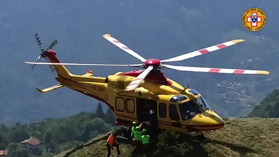 Nuova eliambulanza, Soccorso Alpino in addestramento a Caregno