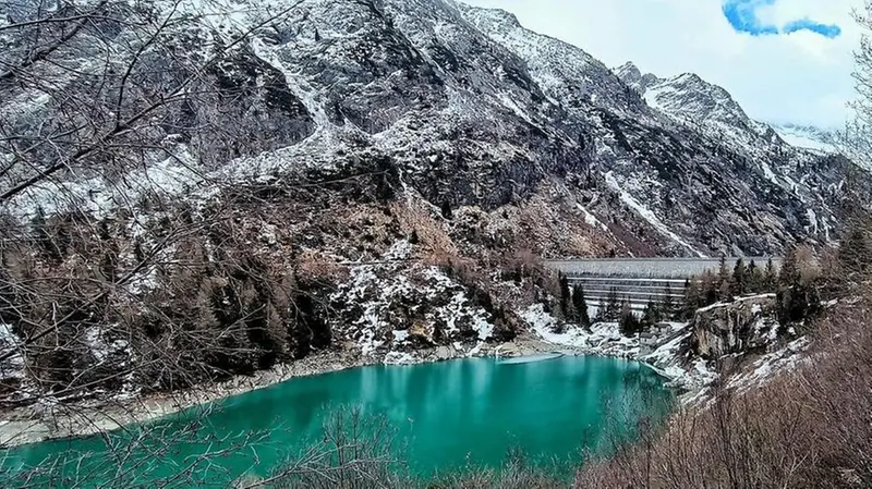 Il lago d’Avio: l’invaso appare piuttosto ridotto -  © www.giornaledibrescia.it