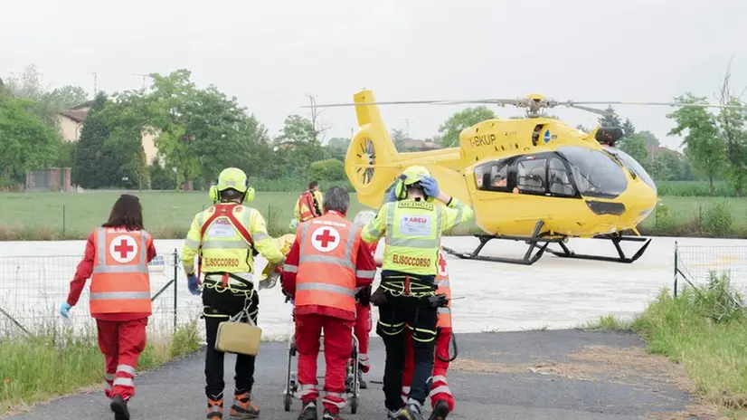 Il ferito soccorso con l'elicottero  Foto © www.giornaledibrescia.it