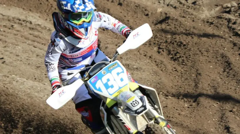 Chantal Pavoni durante una gara sulla sua Husqvarna: 250 cc di cilindrata ef 40 cavalli di potenza
