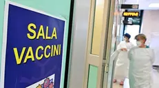 Sala vaccini - Foto Ansa  © www.giornaledibrescia.it
