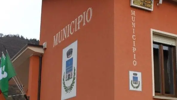 Il municipio di Pertica Alta si trova nel borgo di Livemmo - © www.giornaledibrescia.it