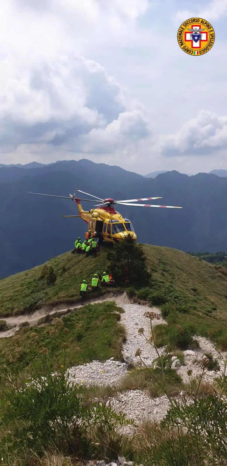 Nuova eliambulanza, Soccorso Alpino in addestramento a Caregno