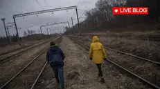 I binari che collegano l'Ucraina con la Polonia, via attraversata per far arrivare aiuti umanitari ai profughi - Ansa © www.giornaledibrescia.it