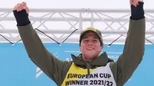 Franzoni ha ricevuto la coppa di superG europea - Foto Instagram