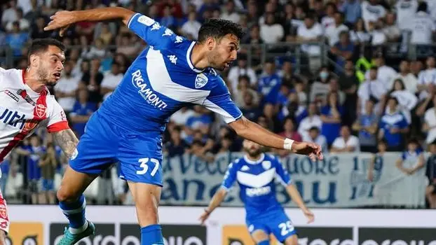 Un colpo di testa di Léris nella sfida col Monza di mercoledì // FOTOSERVIZIO NEWREPORTER ROSSINI