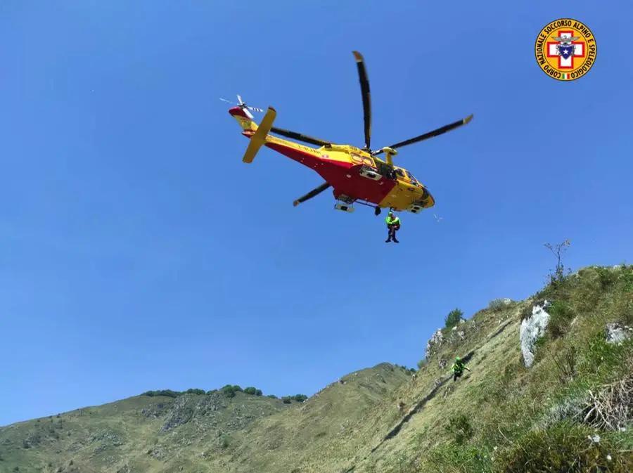 Nuova eliambulanza, Soccorso Alpino in addestramento a Caregno