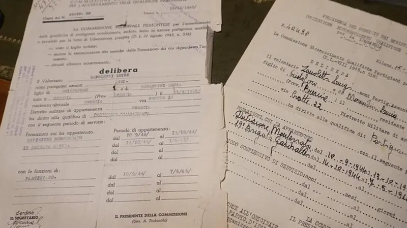 I documenti con il riconoscimento della qualifica di «partigiano combattente» - © www.giornaledibrescia.it