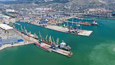 Lo scalo portuale russo di Novorossiysk da cui partono molte navi con le materie prime per le nostre fonderie e acciaierie