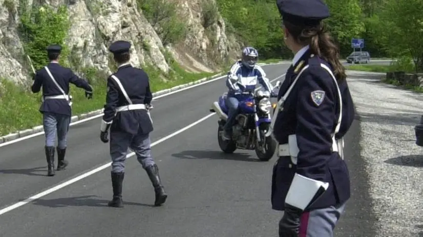 Il presidio della Polizia Stradale di alcuni anni fa sulle Coste - © www.giornaledibrescia.it