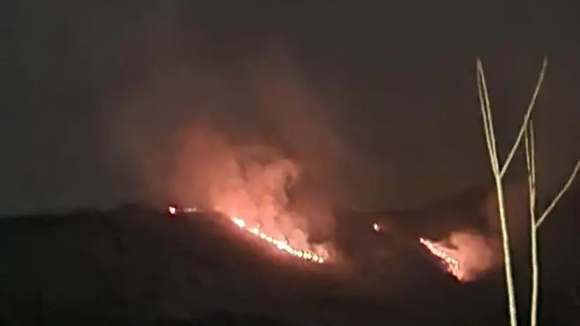 Il rogo di Colzano visto da valle