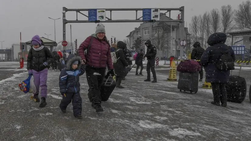 Sono più di 2,5 milioni, ad oggi, i profughi ucraini che sono fuggiti dalla guerra - Foto Ansa/Ciro Fusco © www.giornaledibrescia.it