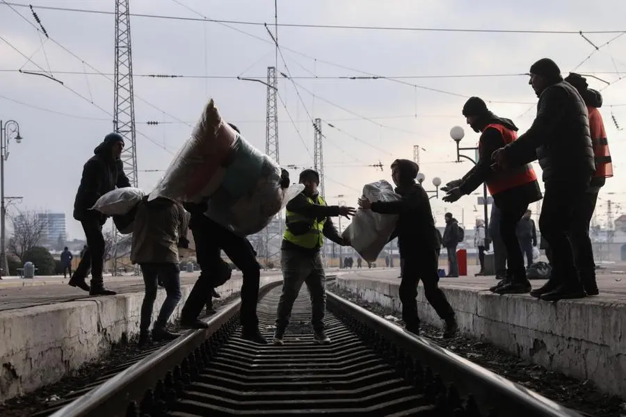 Ucraina sconvolta dalla guerra, tra profughi e volontari