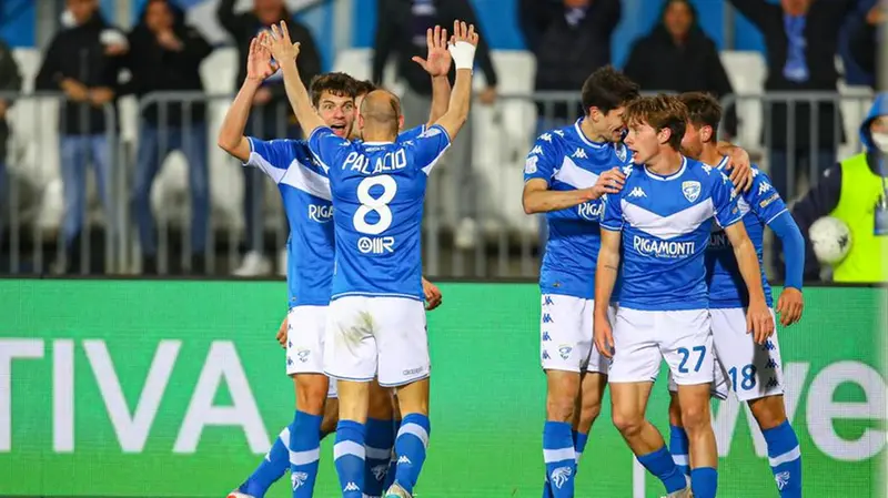 L'esultanza bresciana dopo il gol di Palacio contro il Perugia