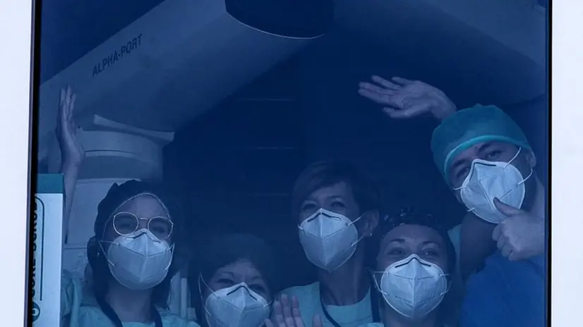 Personale sanitario di un ospedale lombardo nei mesi più duri della pandemia - Foto Ansa © www.giornaledibrescia.it
