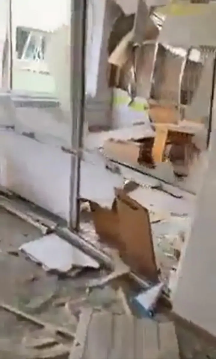 L'ospedale pediatrico di Mariupol distrutto da un raid aereo russo
