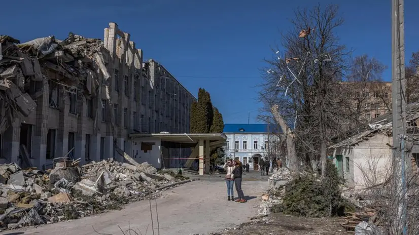 Le macerie dopo i bombardamenti a Zhytomyr - Foto Epa/Roman Pilipey © www.giornaledibrescia.it