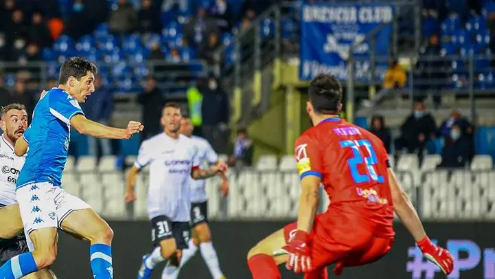 Serve uno squillo bello e convincente. Stefano Moreo: così, di testa, l’attaccante punì il Pordenone all’andata // FOTO NEW REPORTER