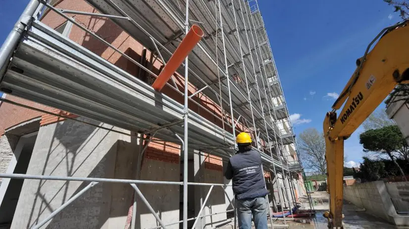 Un cantiere (archivio) - Foto © www.giornaledibrescia.it