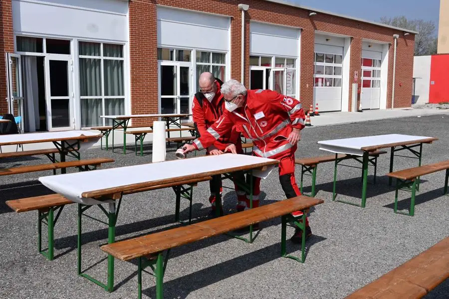 Le mamme e i bimbi accolti nelle scorse ore dalla Croce Rossa di Brescia