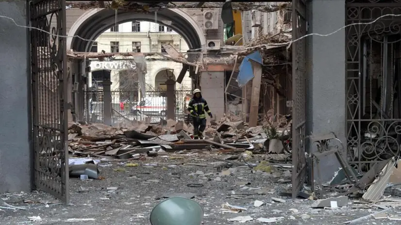 La distruzione nel centro di Kharkiv - Ansa  © www.giornaledibrescia.it