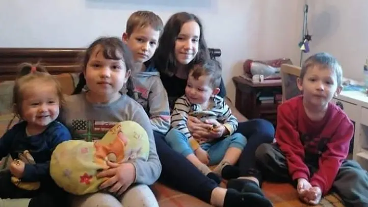 I figli di Mariana mentre giocano con i cuginetti - © www.giornaledibrescia.it