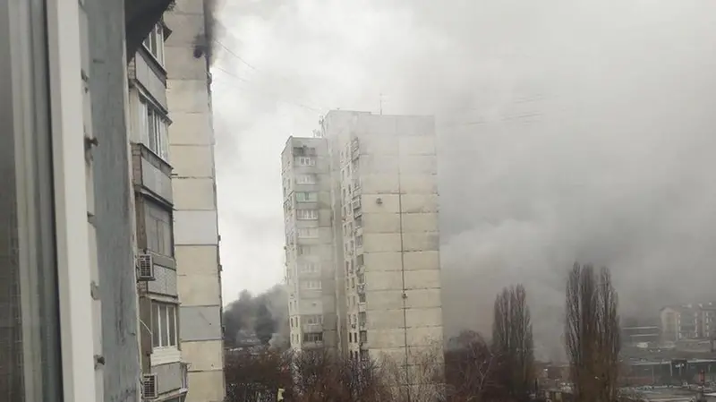 Un'esplosione vista da Kseniya dalla finestra di casa