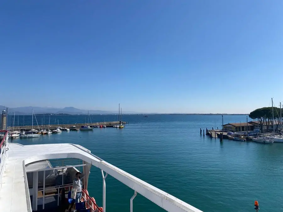 La motonave Tonale nel porto di Desenzano dove ha preso il via la Borsa Internazionale