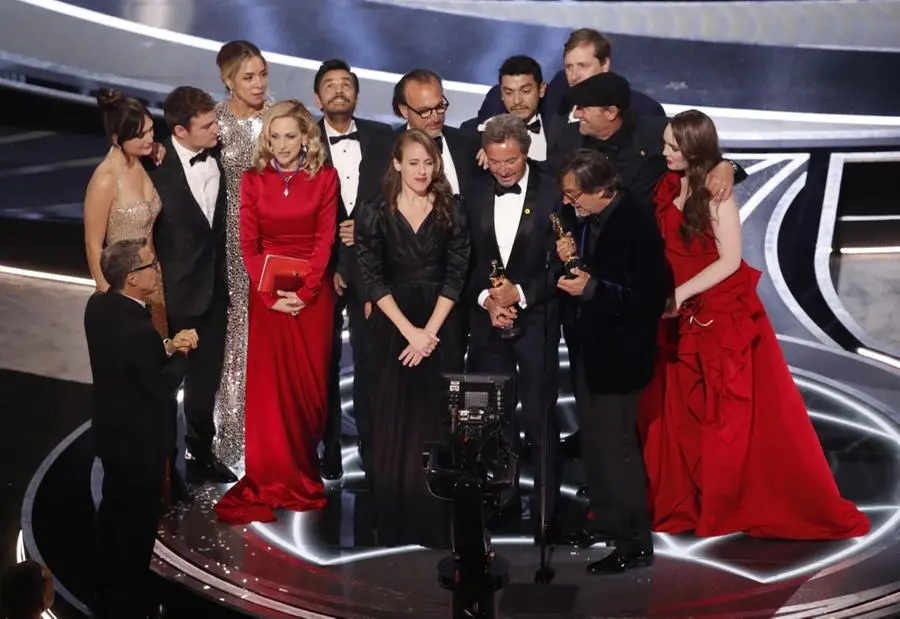 Il cast di «I segni del cuore – CODA» premiato alla 94esima edizione degli Oscar