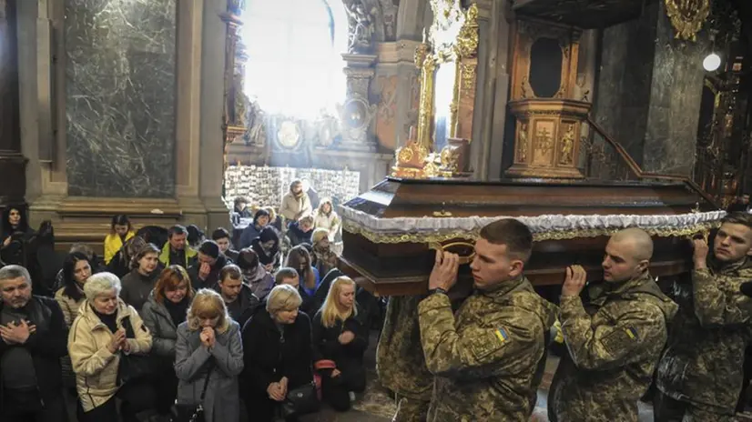 Il funerale di un soldato ucraino - Foto Epa © www.giornaledibrescia.it