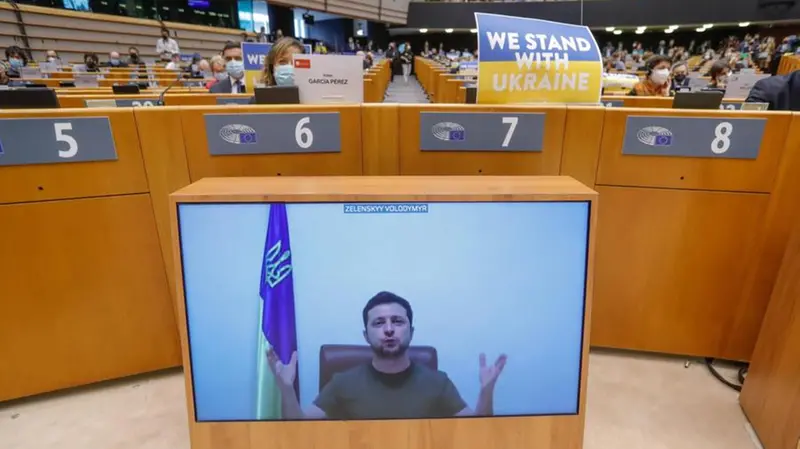 Il presidente ucraino Volodymyr Zelenksy parla al Parlamento europeo - Foto Epa © www.giornaledibrescia.it