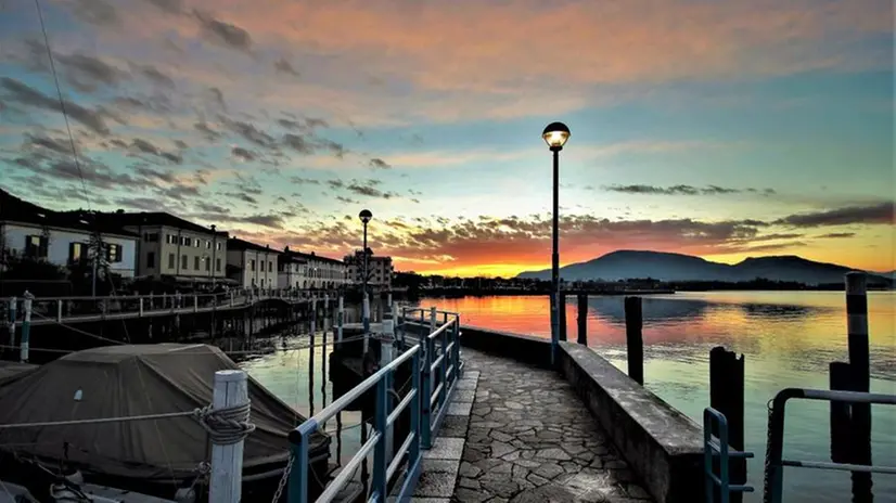 Un tramonto sul lago d'Iseo - Foto Ivan Zanotti © zoom.giornaledibrescia.it