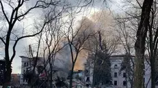 Il teatro d'arte drammatica bombardato a Mariupol