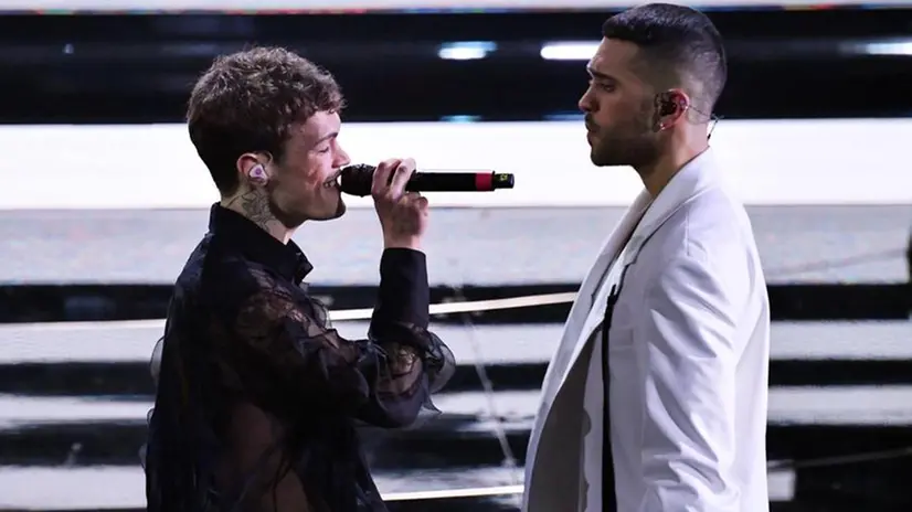 Blanco e Mahmood sul palco dell'Ariston durante la terza serata