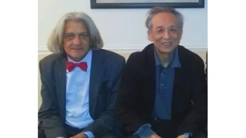 Innocente Foglio a Parigi con il premio Nobel per la Letteratura (2000), il poeta cinese Gao Xingjian - © www.giornaledibrescia.it