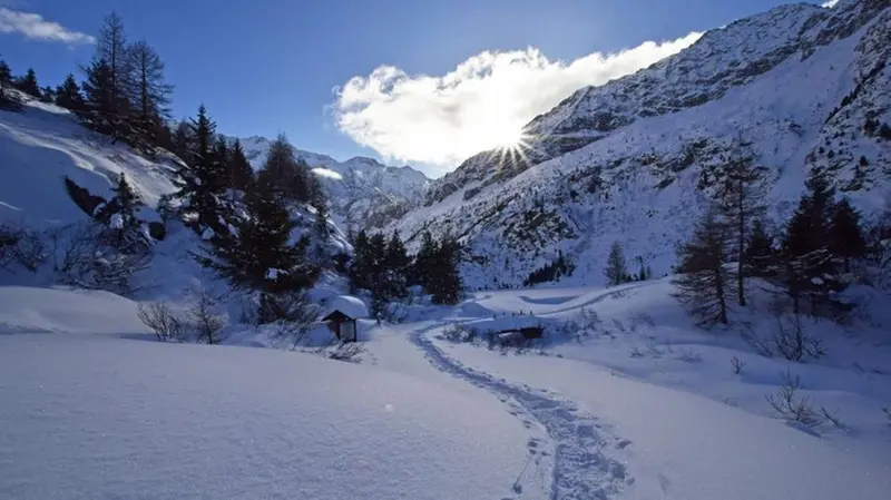 Il paesaggio innevato intorno al lago d'Aviolo - Foto Paolo Bonusi per Zoomi © www.giornaledibrescia.it