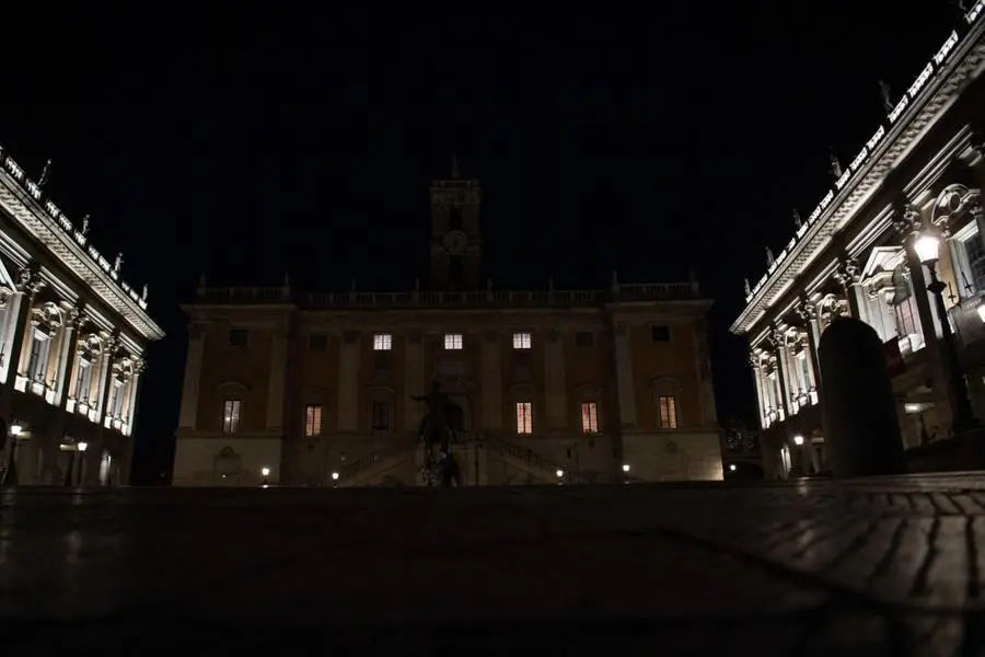 Torino, Roma, Napoli: luci spente per il caro bollette