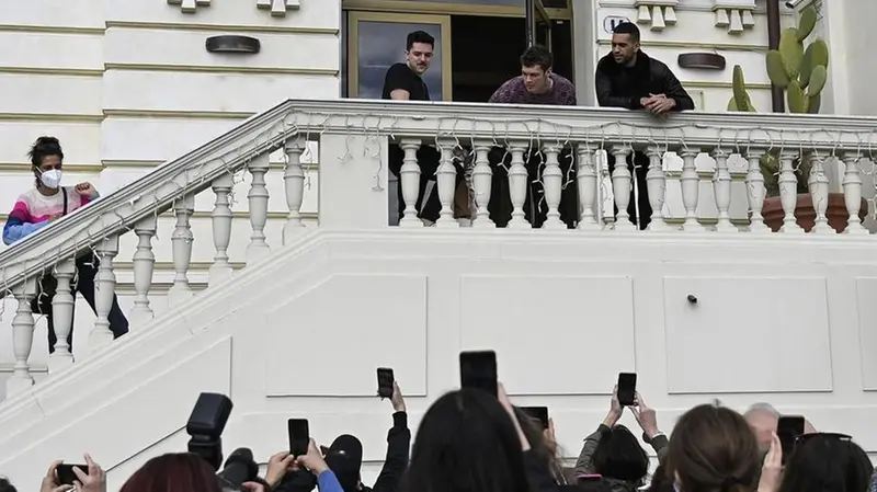 Live improvvisato: Michelangelo, Mahmood e Blanco - Foto Ansa/Riccardo Antimani © www.giornaledibrescia.it