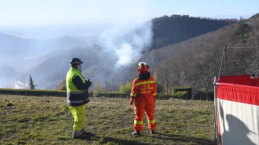 Brucia il bosco a Botticino
