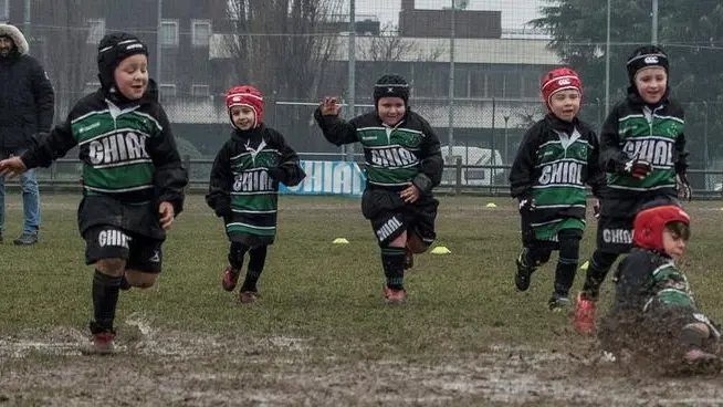 Le mamme e i papà dei giovani atleti del Fiumicello imparano presto che le lavatrici da fare sono parecchie - © www.giornaledibrescia.it