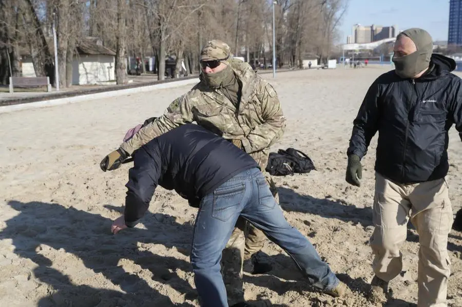 Crisi in Ucraina, destino sospeso tra de-escalation e prove di guerra