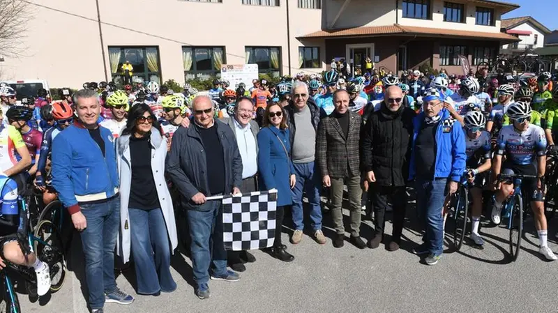 Lo schieramento davanti all’hotel Sullivan di Ponte San Marco