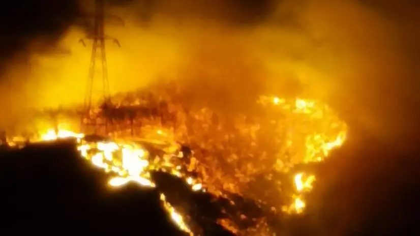 Il versante che sta bruciando in Valcamonica si localizza intorno Berzo Demo