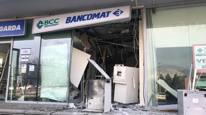 Ingenti danni alla filiale della Bcc del Garda di Rezzato